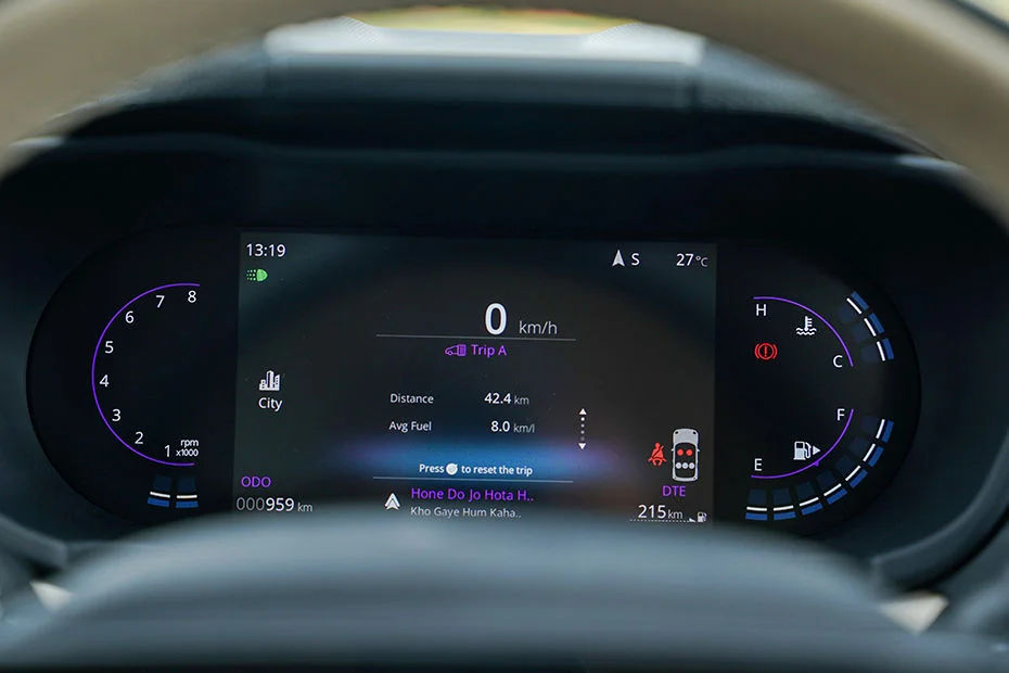 17.78 cm TFT Digital Instrument Cluster with Turn-by-Turn Navigation Prompts