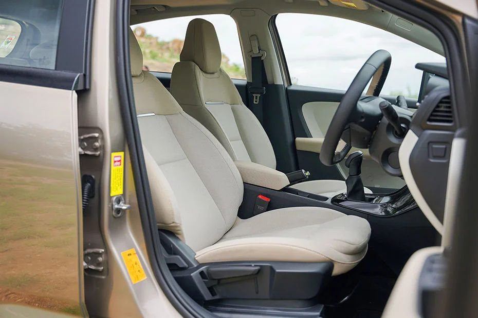 Ergonomic Perforated Leatherette Seats with Front Seat Ventilation in Racer Trims