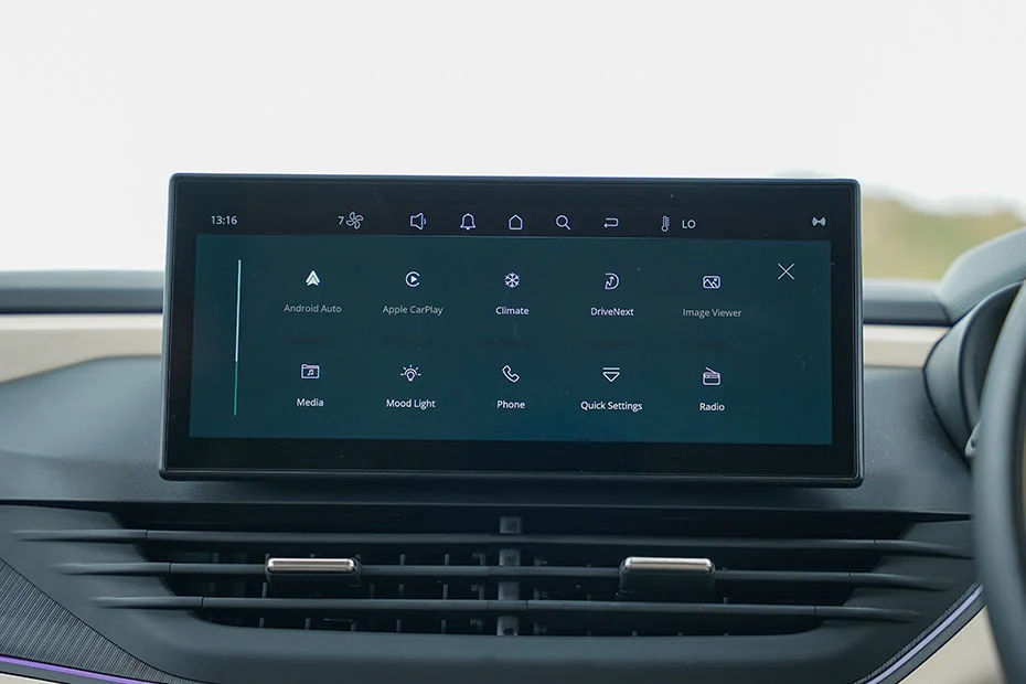 26.03 cm (10.25-inch) Floating HD Touchscreen by HARMAN with Wireless Apple CarPlay