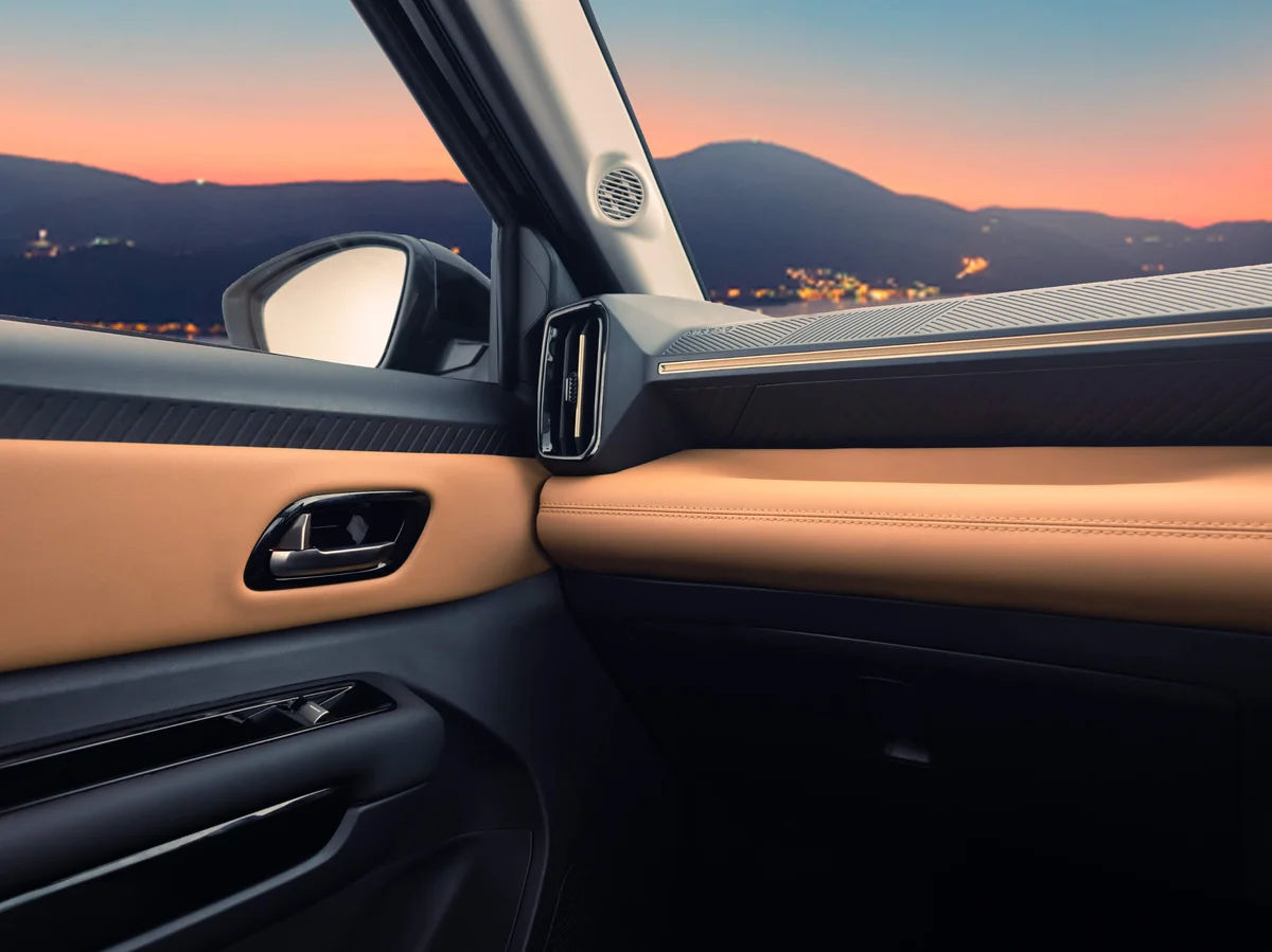 26 cm Floating Infotainment Touchscreen