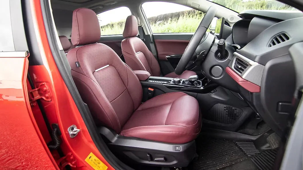 Ventilated Front Leatherette Executive Bucket Seats