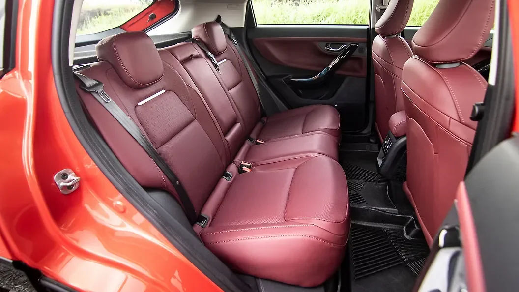 Rear Executive Cabin Comfort with Reclining Backrests