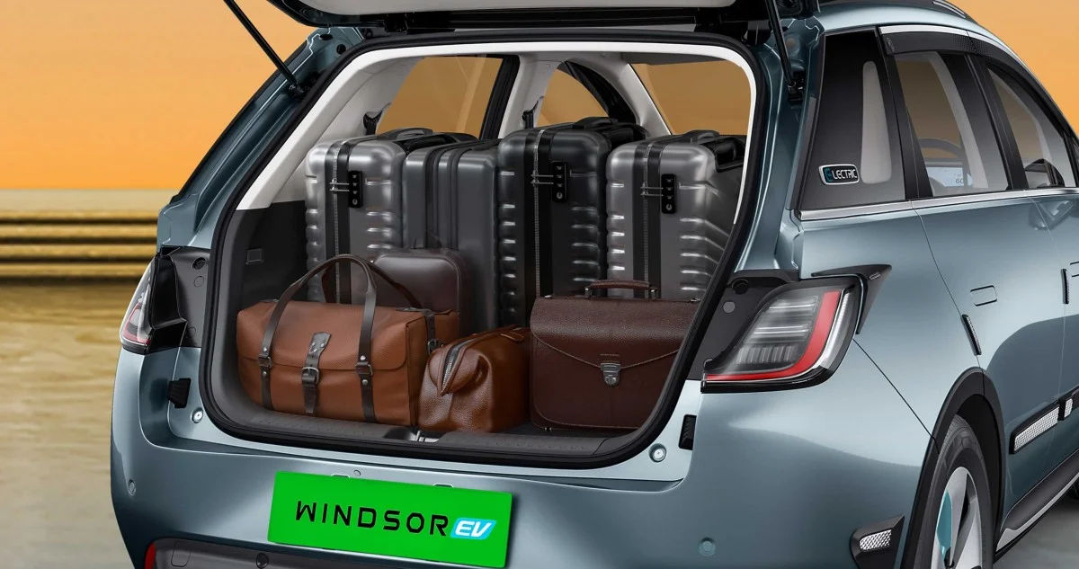 Segment-Largest 604-Litre Luggage Boot