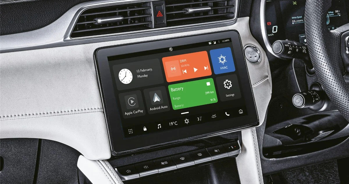 10.1-inch HD Touchscreen with Wireless CarPlay