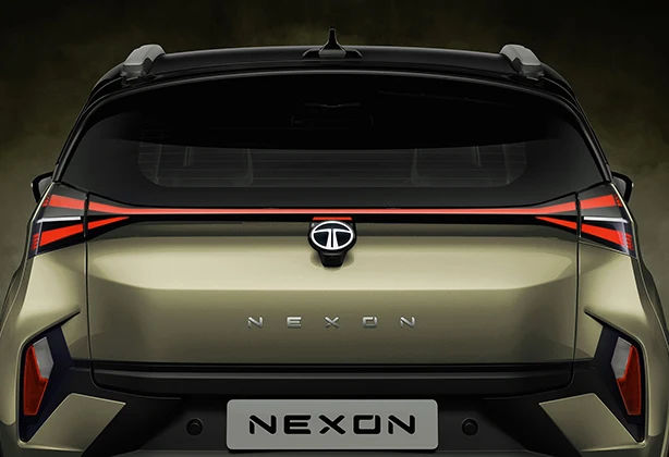 Connected Full-Width X-Factor LED Taillamps with Dynamic Signature Graphic