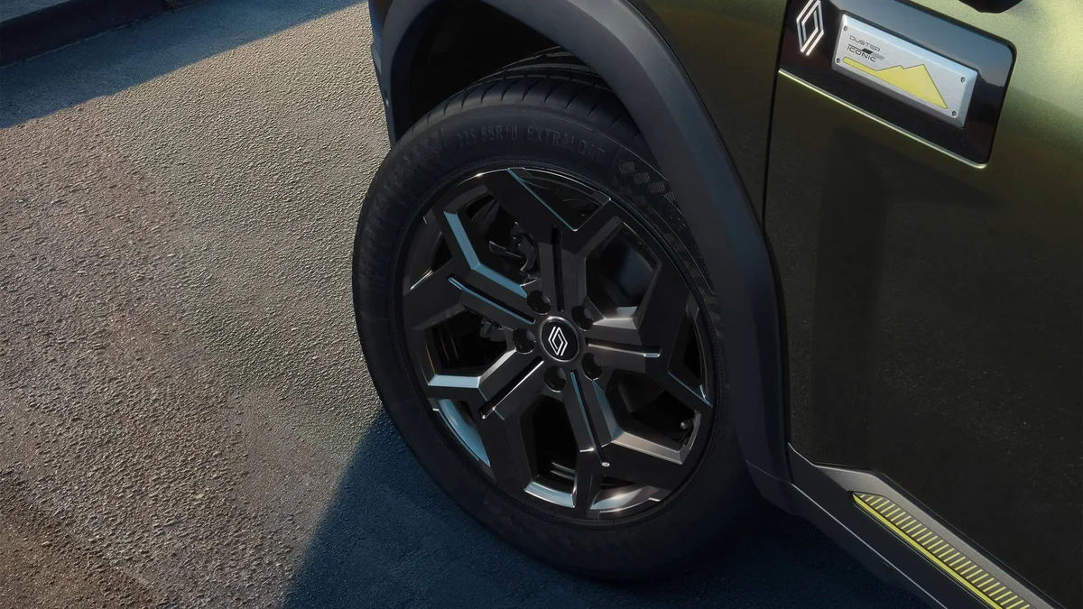 R18 Diamond-Cut Adventure Alloy Wheels & Starkle Side Cladding