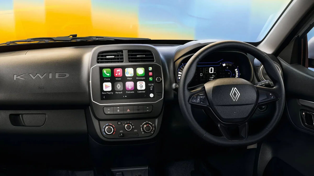 Dual-Tone Cockpit with 20.32 cm Touchscreen MediaNAV Evolution