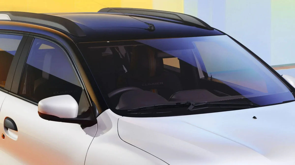 Contrasting Mystery Black Dual-Tone Roof & ORVMs