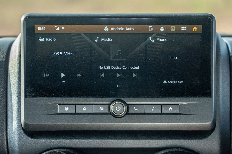 17.78 cm Touchscreen Infotainment with Real-Time Adventure Statistics & Roll/Pitch Gauges