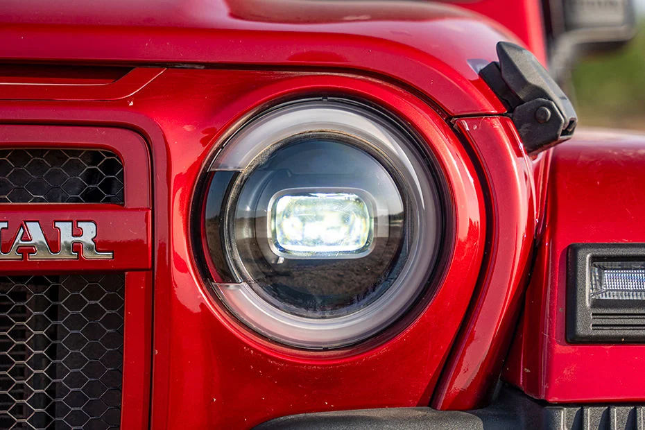 Retro Circular Headlamps with Daytime Running Lamps and Flared Arch Indicators