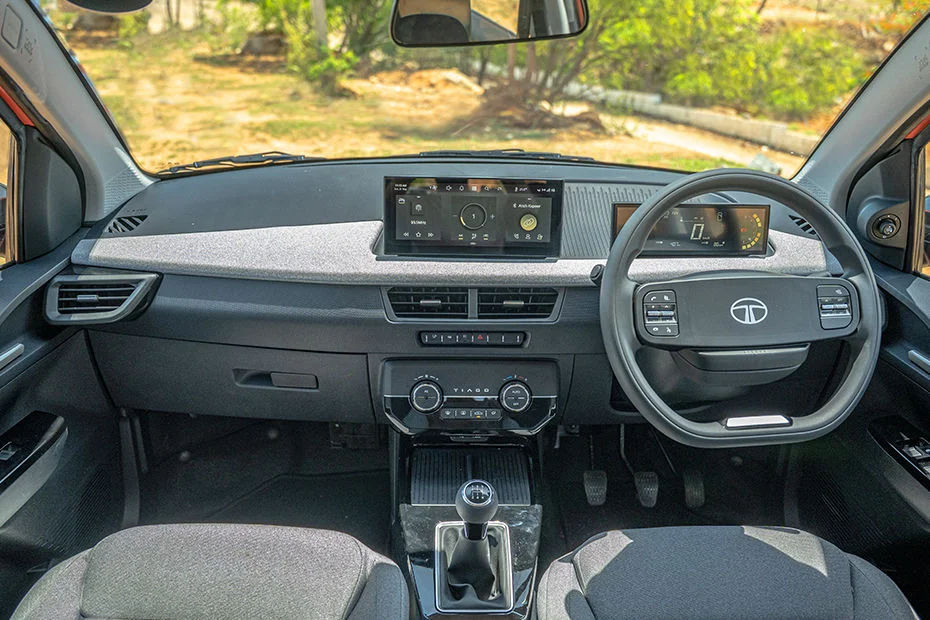Dual-Tone Cockpit Dashboard with Premium Piano Black Center Console