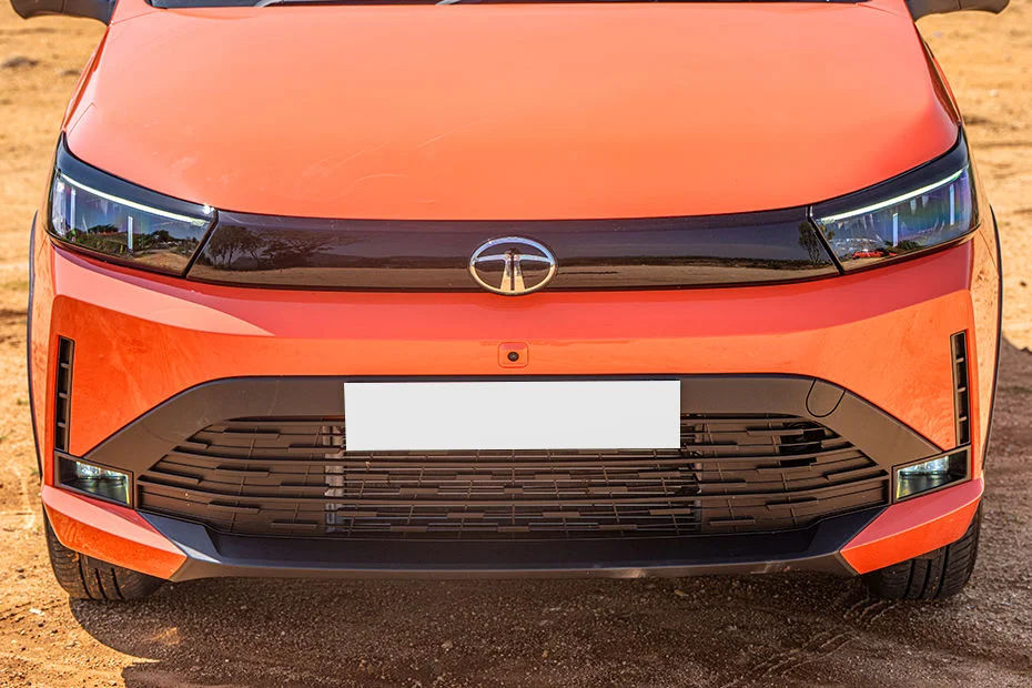 Gloss Piano Black Front Grille with Tri-Arrow Motif & Chrome Humanity Line