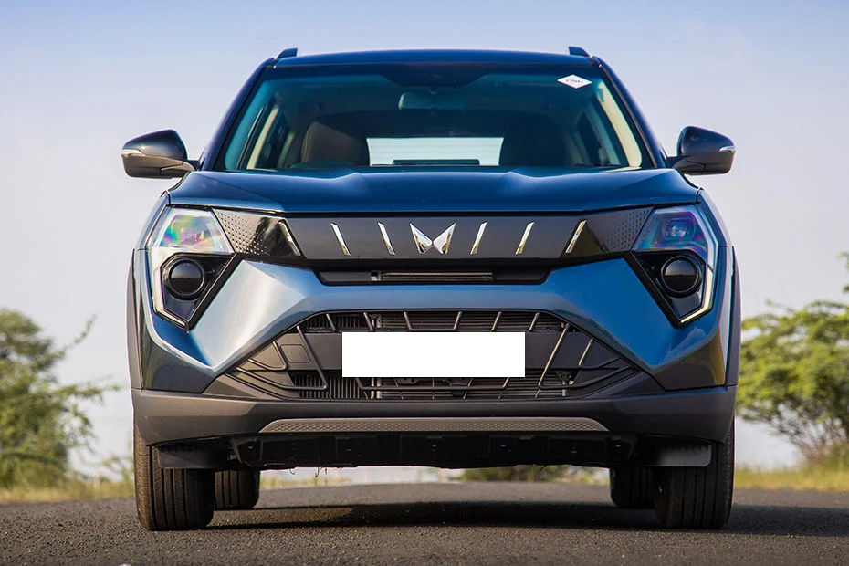 Commanding Front Fascia with Piano Black Grille & LED DRLs