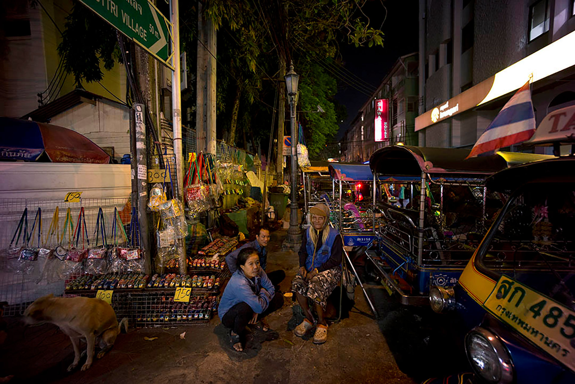 Workers in Blue Jackets, Banglumphu