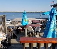 Lakeside Bar/grill & Gorgeous 3 Bedroom Living Quarters