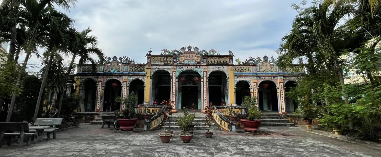 Đình Mỹ Hiệp ở Ninh Hoà nhìn chính diện