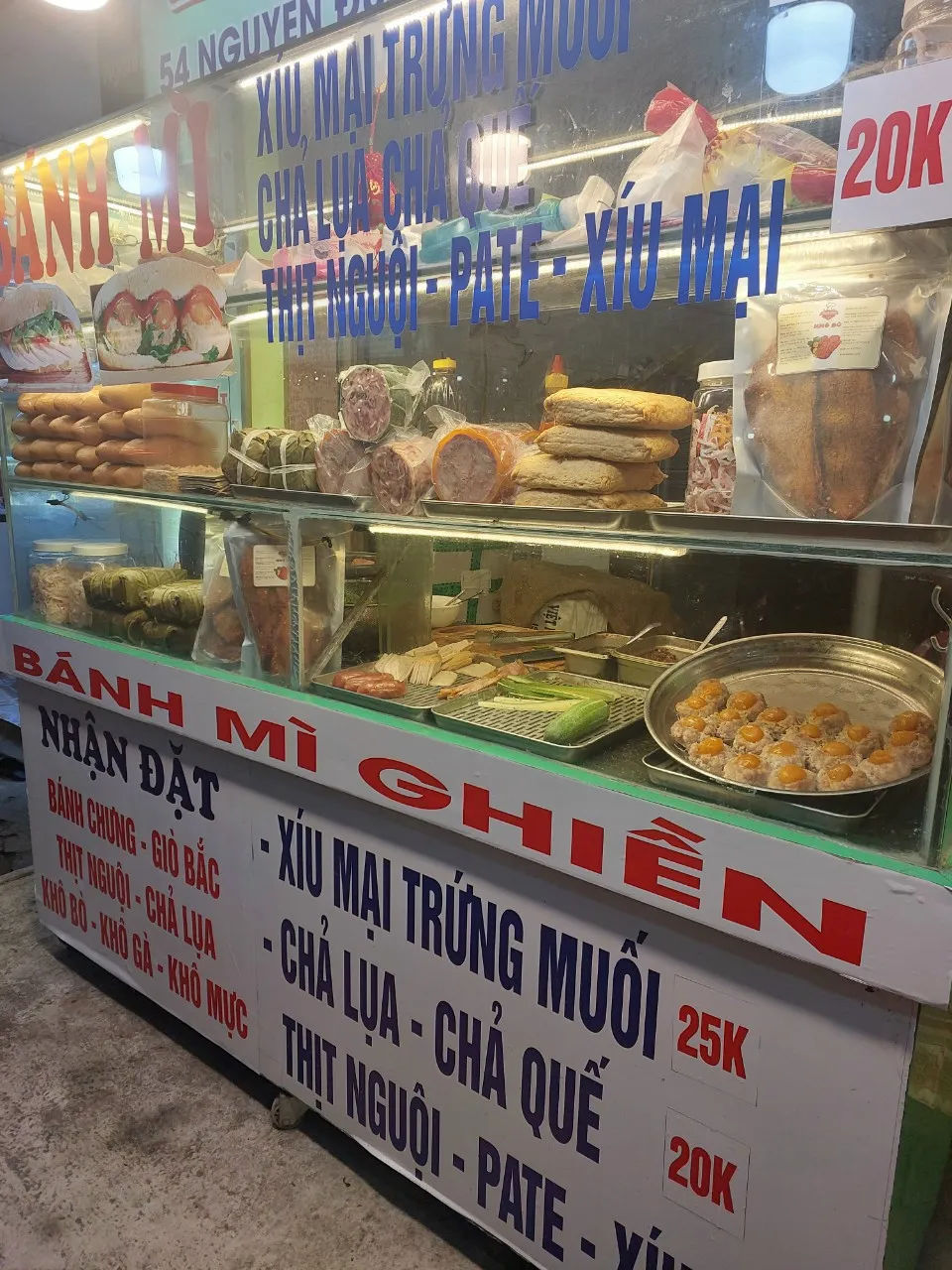 Banh Mi Ghien — salted-egg xiu mai — reference photo 1