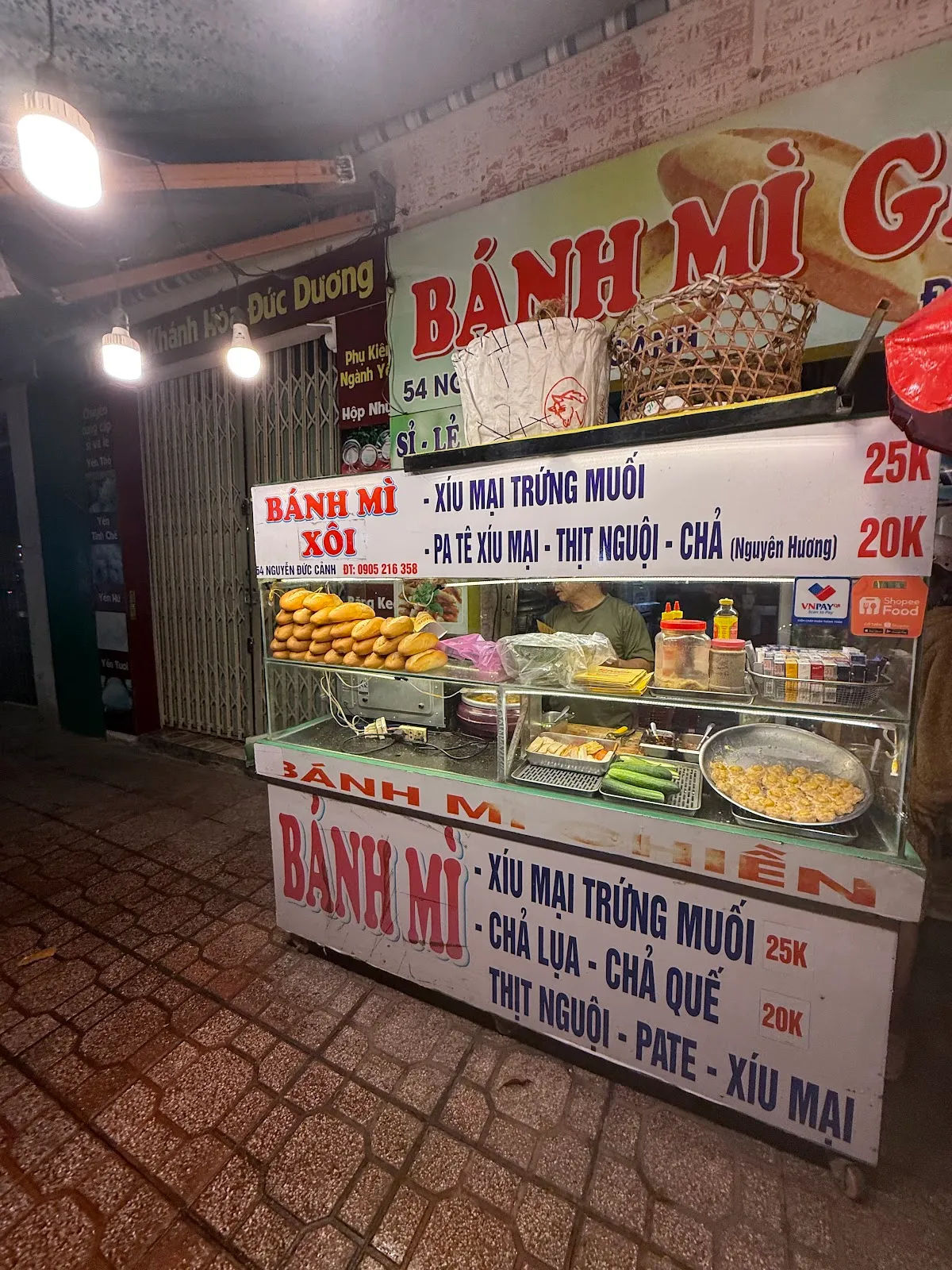 Banh Mi Ghien — salted-egg xiu mai — reference photo 2