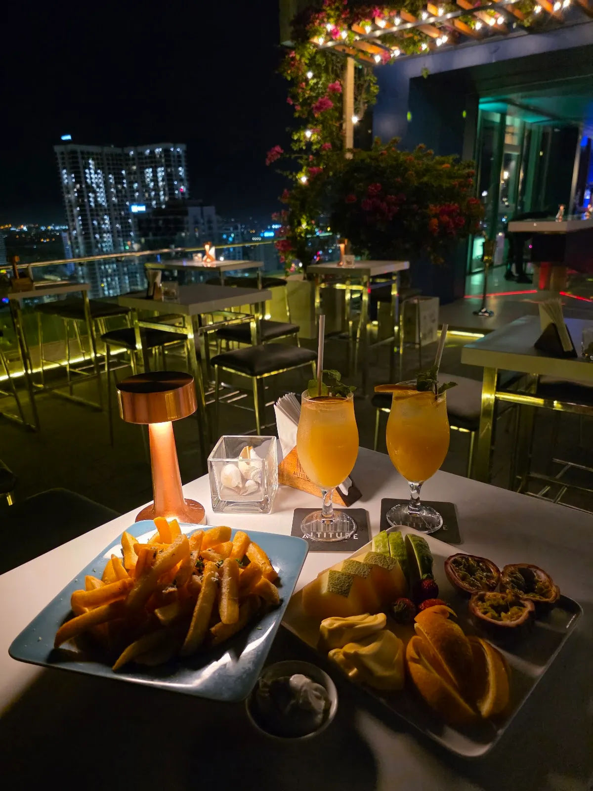 Altitude Rooftop Bar — ảnh tham khảo 1