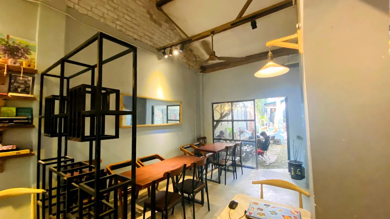 Tiệm cà phê — Đoàn Trần Nghiệp — ảnh tham khảo 1