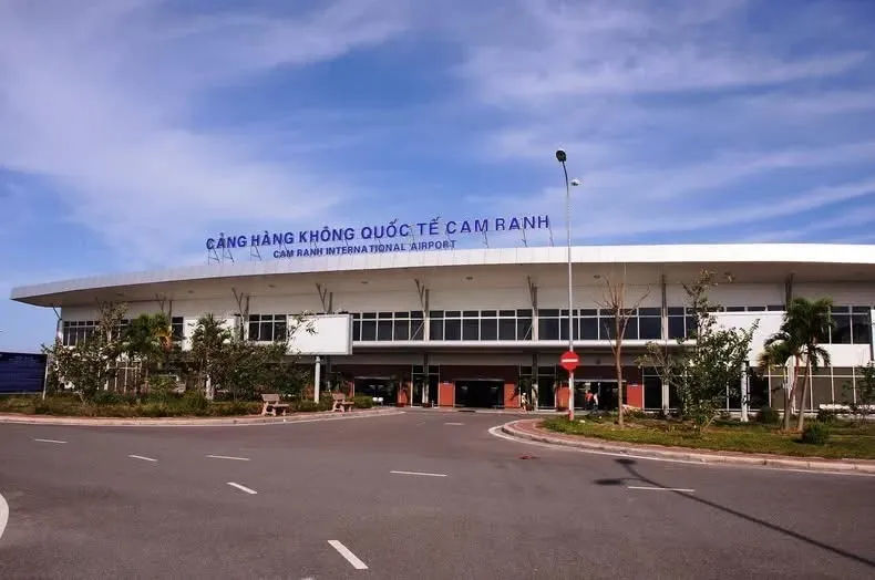 Cảng hàng không quốc tế Cam Ranh — ảnh tham khảo 1