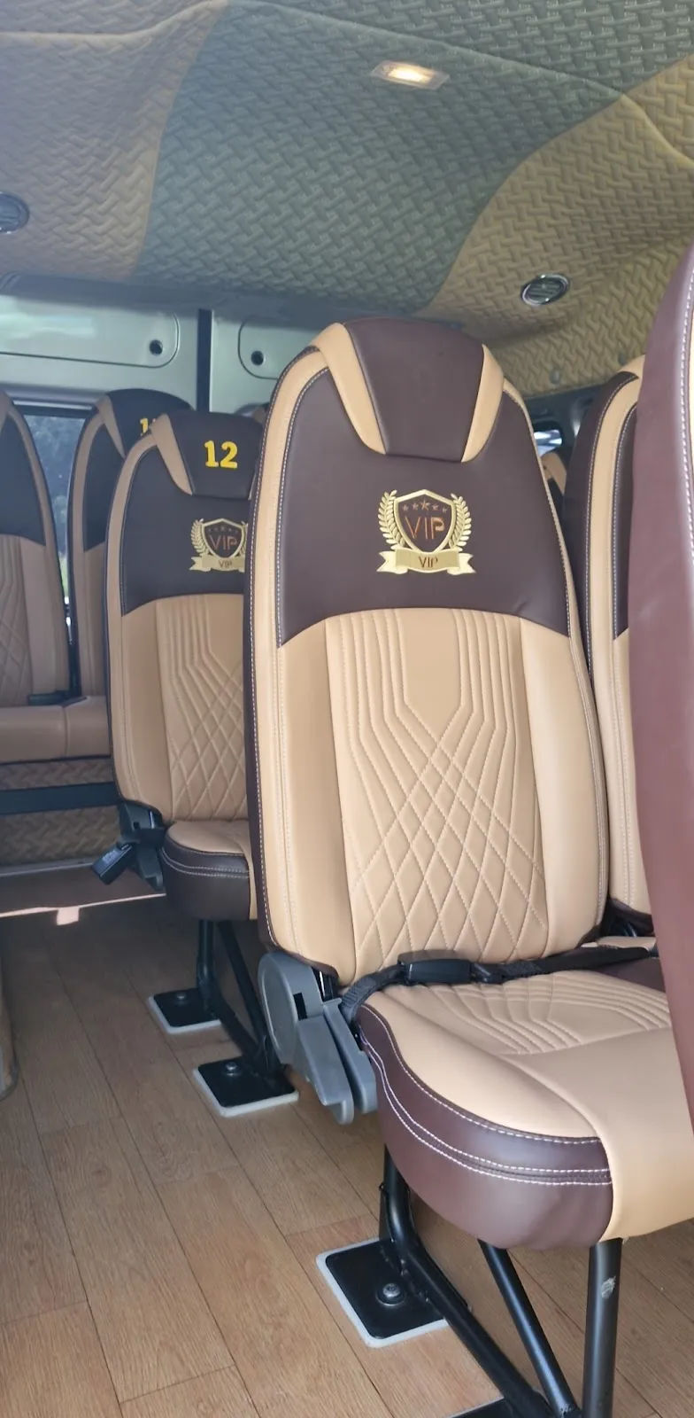 Xe du lịch 16 chỗ — ảnh tham khảo 2