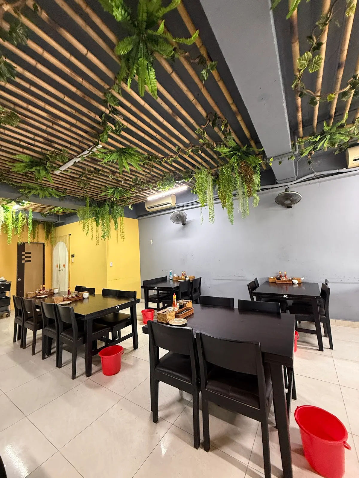 HALOCHICKEN — cơm gà xối mắm — ảnh tham khảo 1