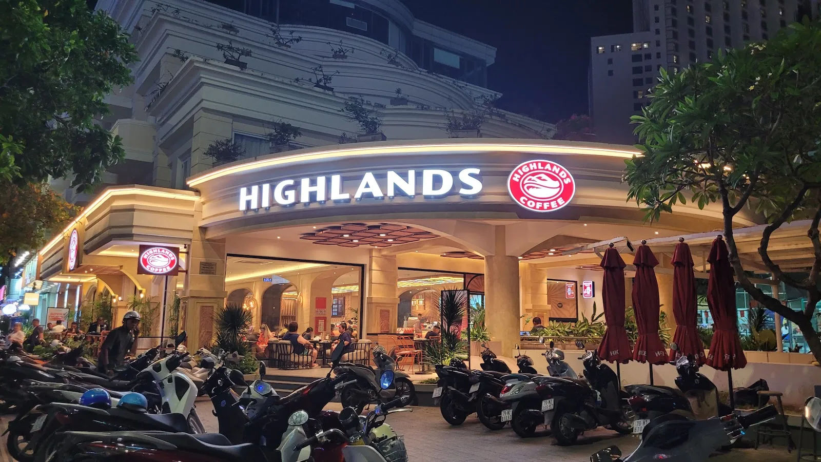 Highlands Coffee — 65 Lê Thánh Tôn — ảnh tham khảo 1
