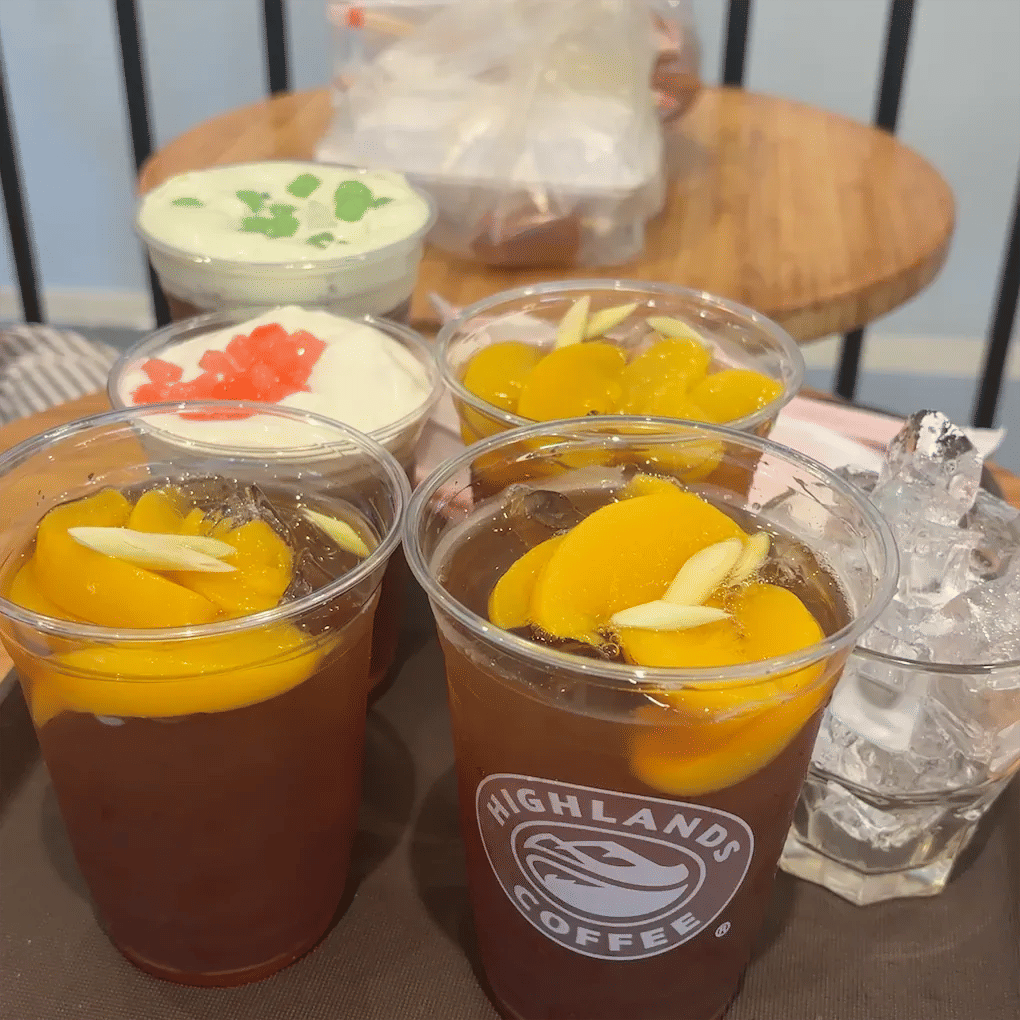 Highlands Coffee — Phạm Văn Đồng — ảnh tham khảo 3