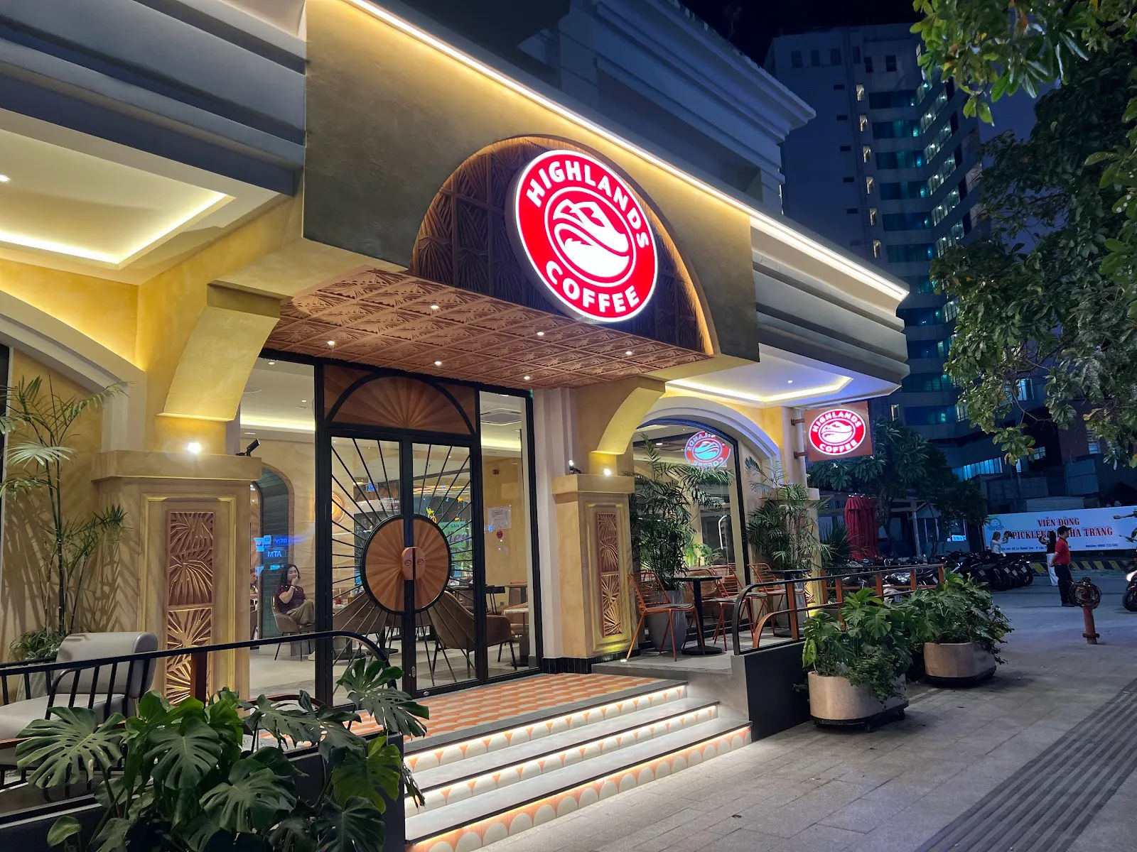 Highlands Coffee — Vincom, 44–46 Lê Thánh Tôn — ảnh tham khảo 1