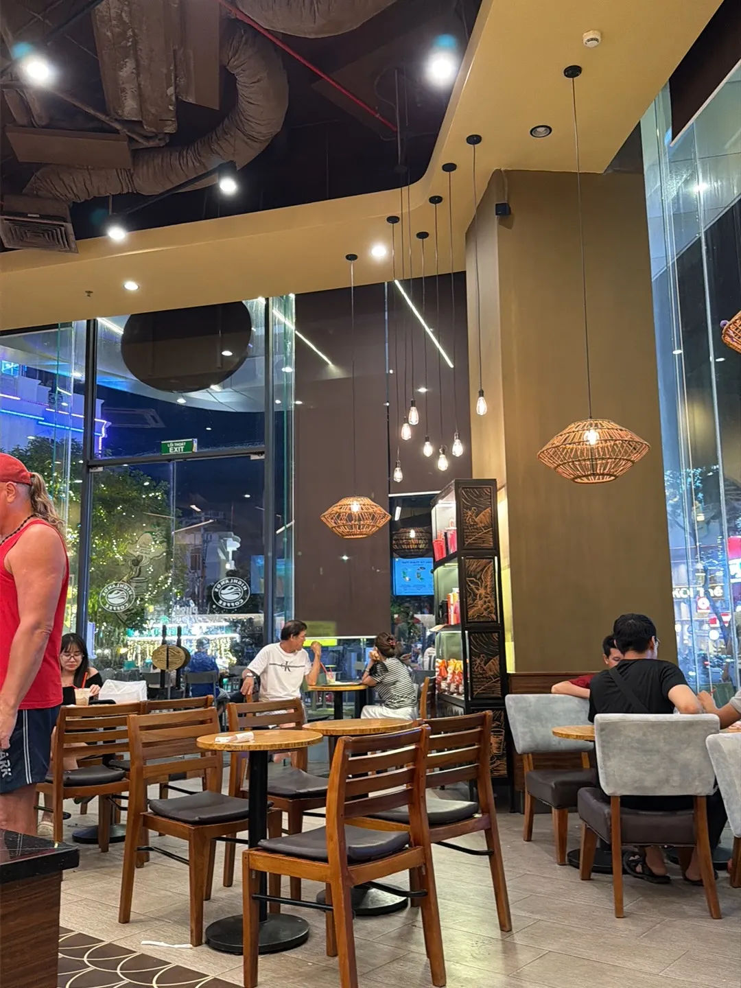 Highlands Coffee — Vincom, 44–46 Lê Thánh Tôn — ảnh tham khảo 3