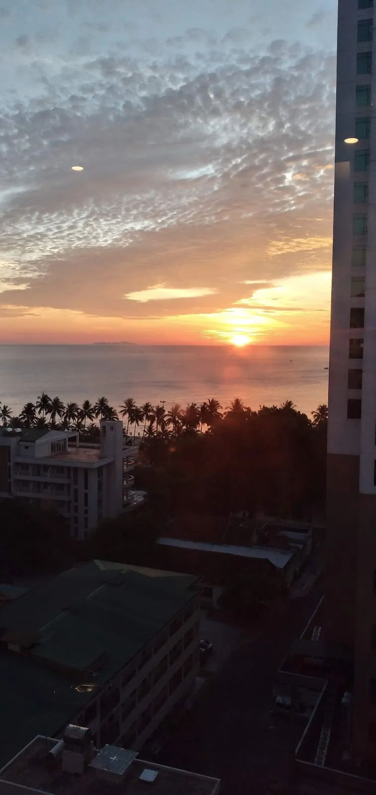 Bình minh nhìn từ khu phố Tây — ảnh tham khảo 1