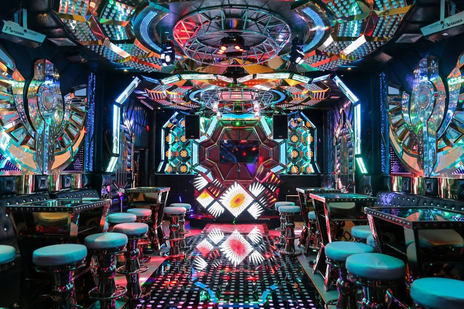 Crown Karaoke — ảnh tham khảo 3