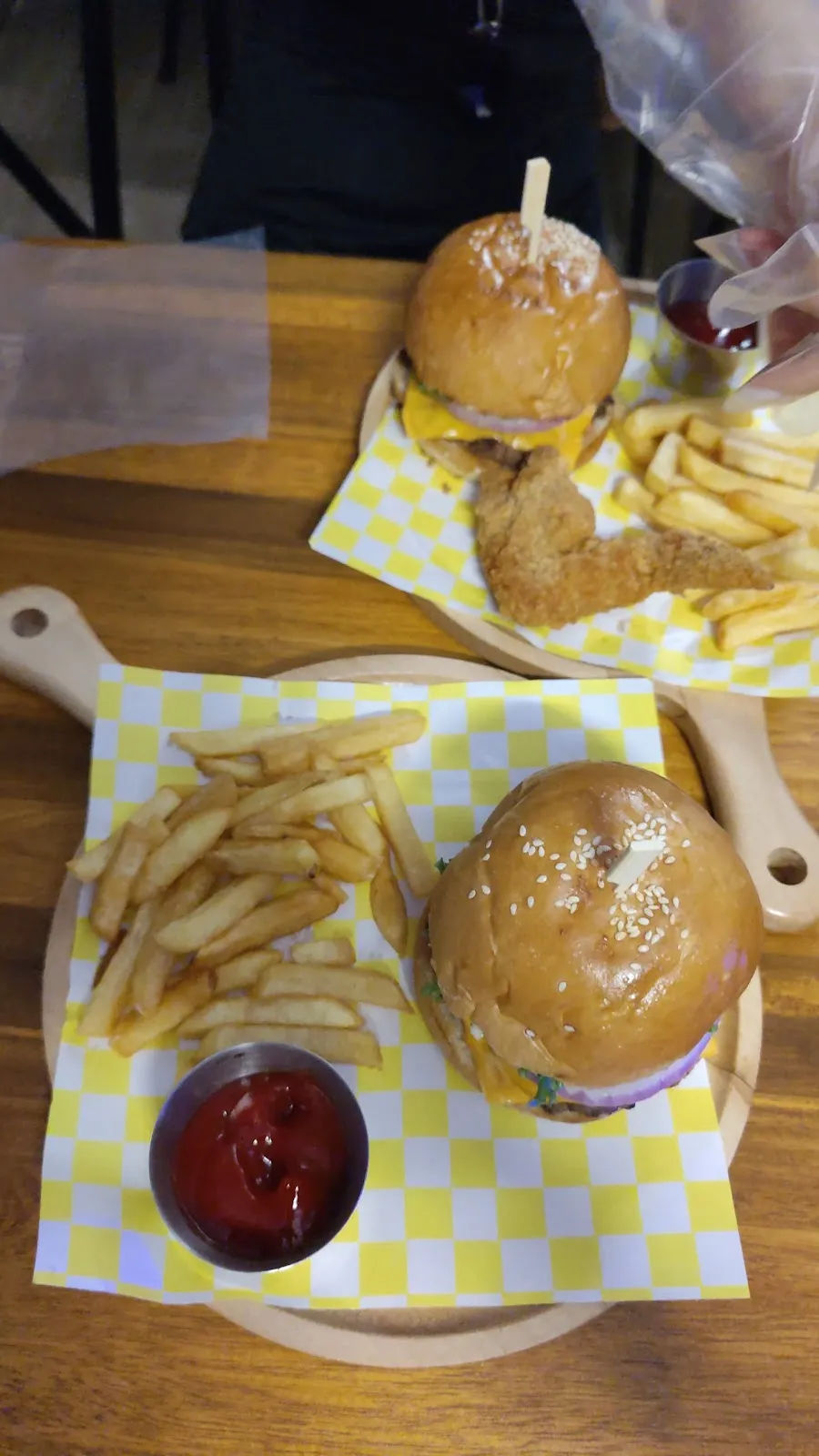Bite Me Burgers & Pasta — ảnh tham khảo 2