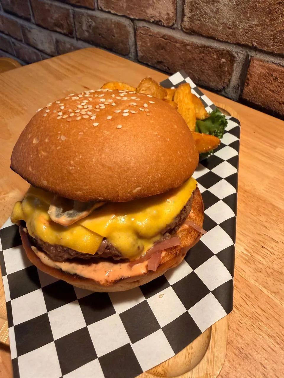 Bite Me Burgers & Pasta — ảnh tham khảo 3