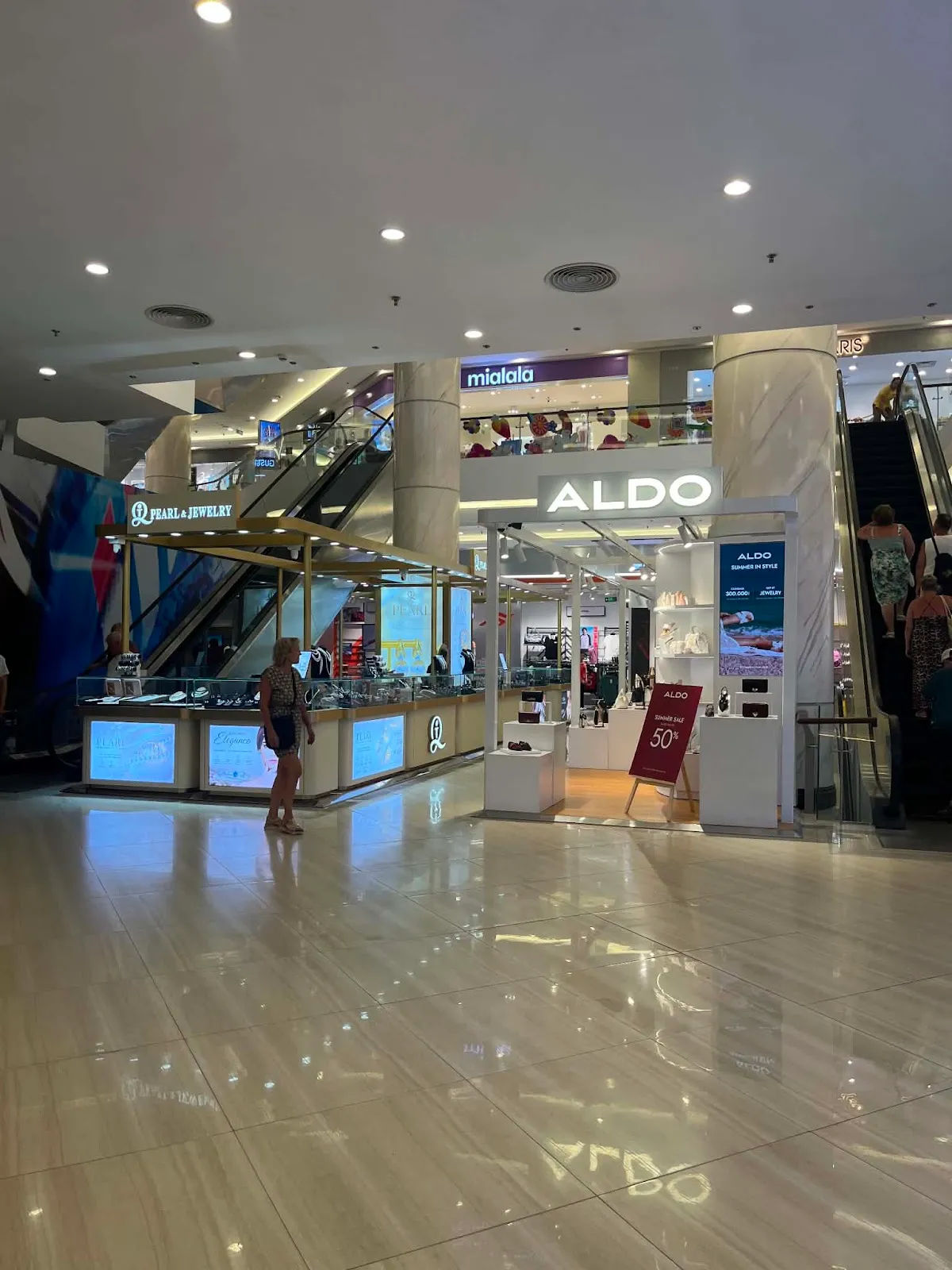 Vincom Plaza Lê Thánh Tôn — ảnh tham khảo 2