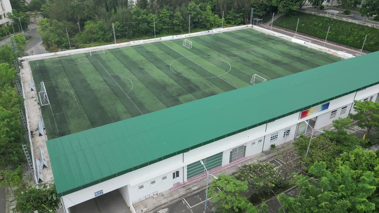 Sân bóng đá Đại học Nha Trang — ảnh tham khảo 1