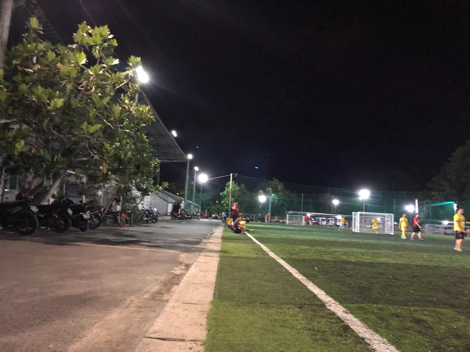 Sân bóng T-T Đa Quốc — ảnh tham khảo 3