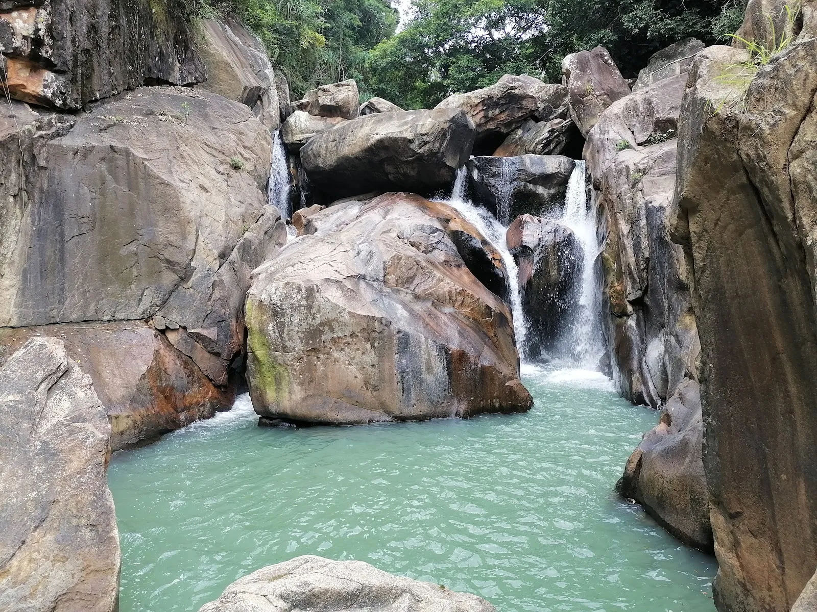 Suối Ba Hồ — ảnh tham khảo 1