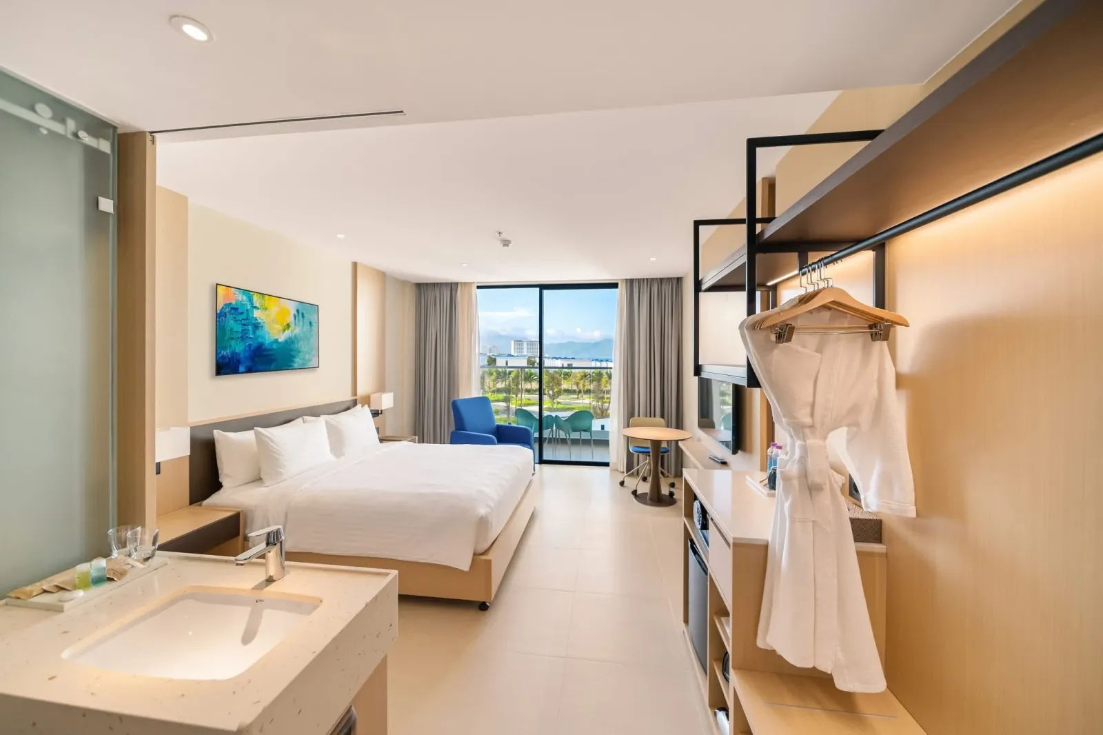 The Empyrean Cam Ranh Beach Resort — photo 8