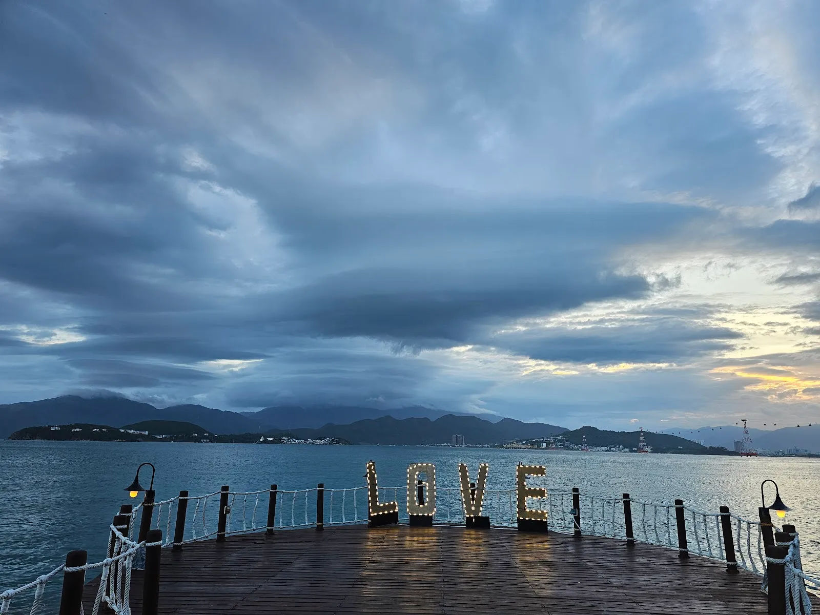 Wave Bar (Hòn Tre) — ảnh 2