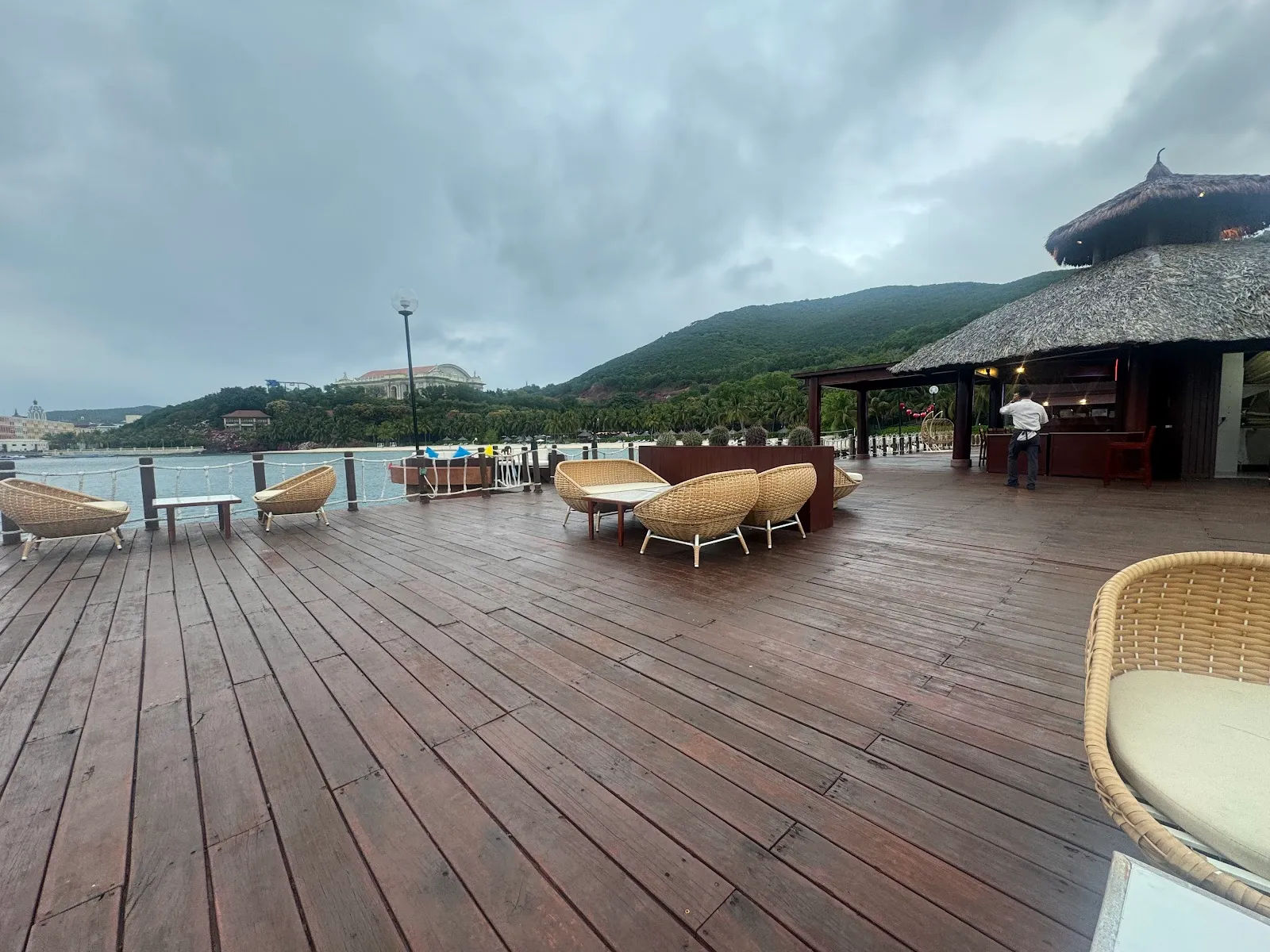 Wave Bar (Hòn Tre) — ảnh 4