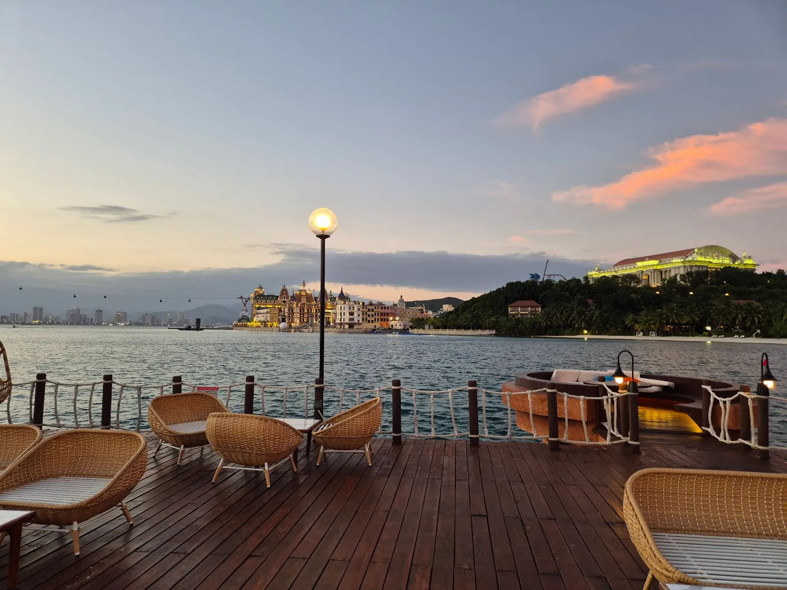 Wave Bar (Hòn Tre) — ảnh 8