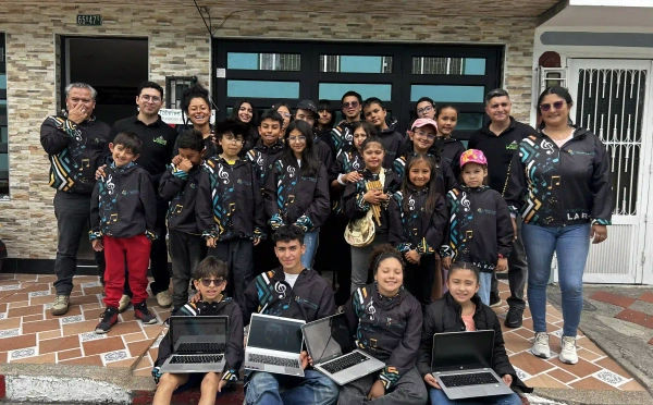 Donar computadores para la educación: 5 portátiles que encendieron la curiosidad de los niños en Bogotá - Reciclando Unidos