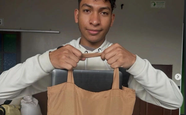 Donamos un computador en Bogotá a un estudiante de la Universidad Distrital: la historia de David - Reciclando Unidos