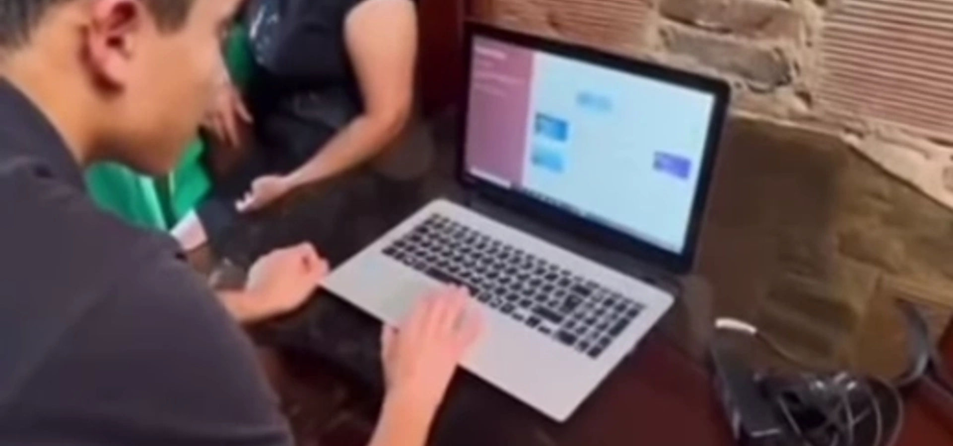 Por qué una empresa decidió donar un computador