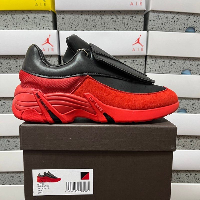 Black / Red