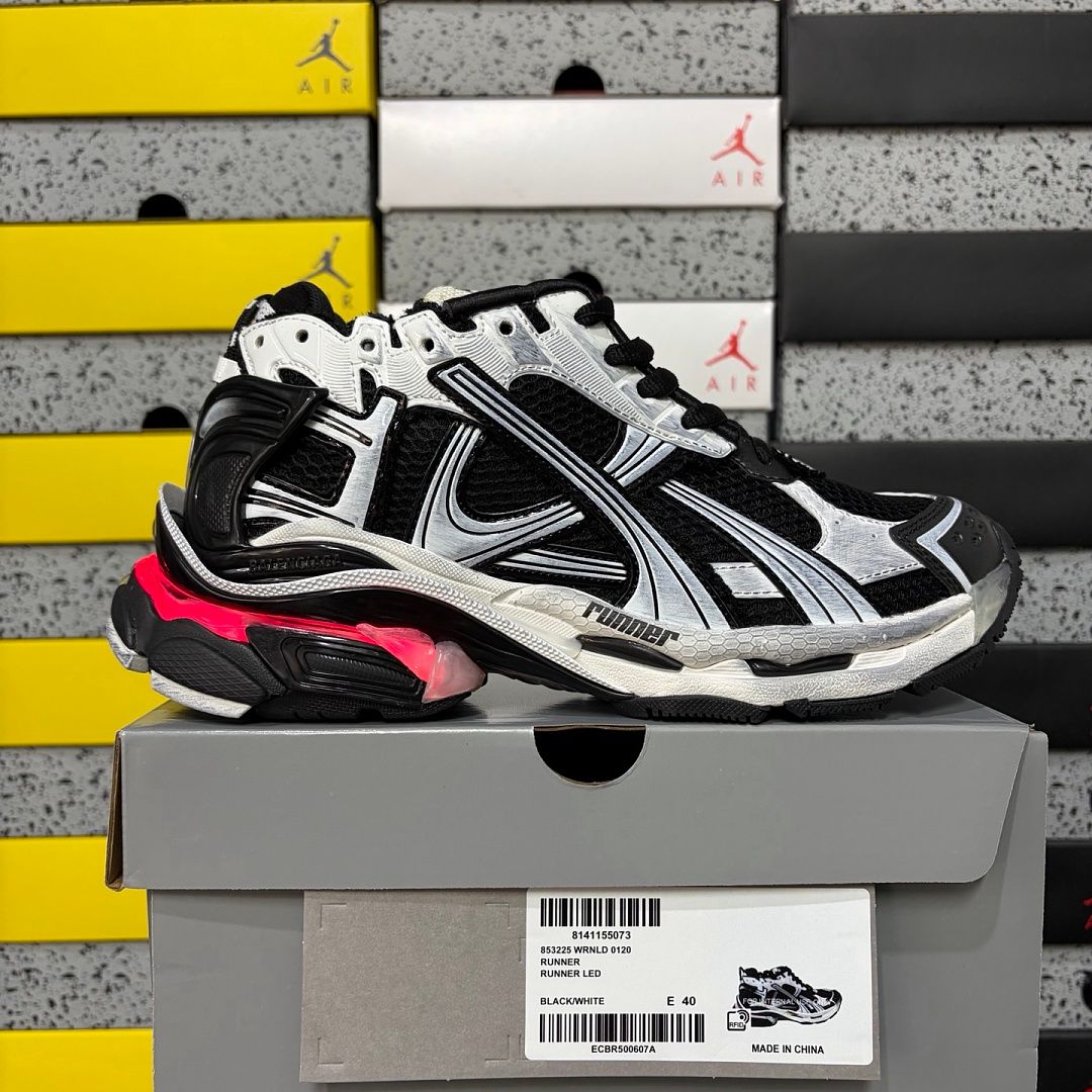 Balenciaga Runner 7.5 LED Чёрный/Белый