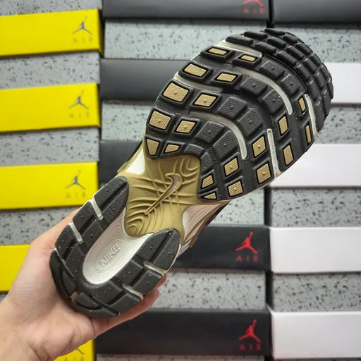 Nike Vomero 5 White/Gold
