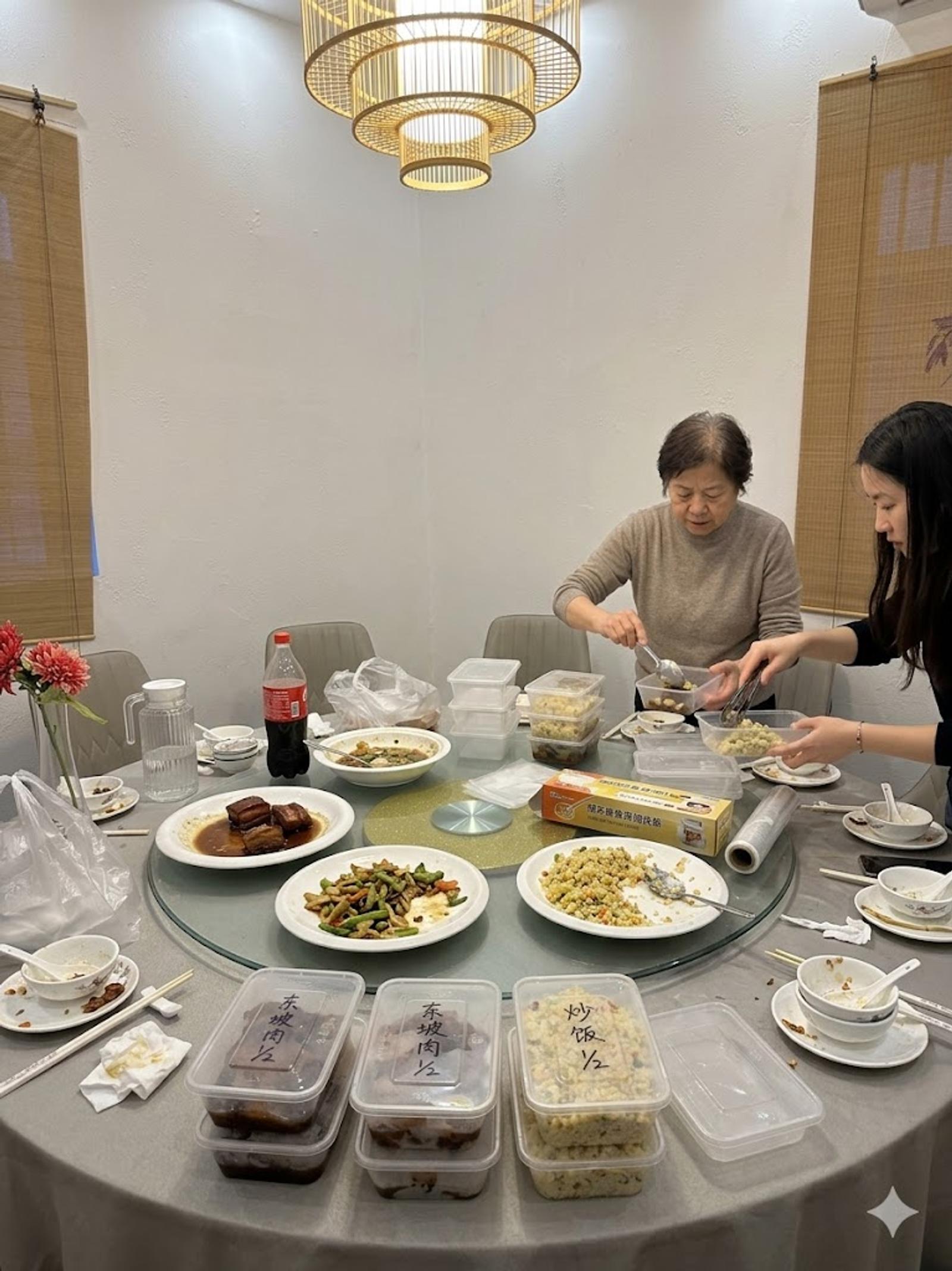 家庭聚餐剩菜分裝打包，回家可做第二餐